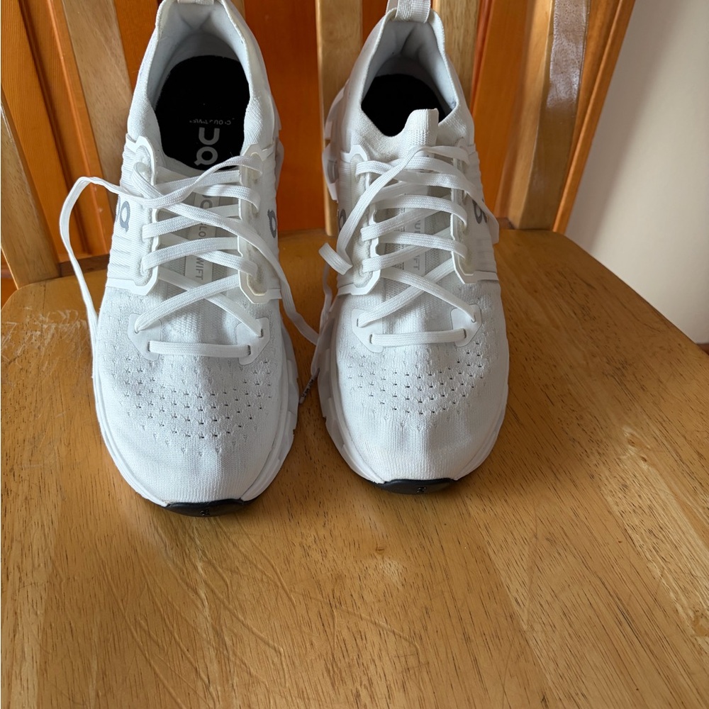 On Cloudswifts 4 Women's Running Sneakers in White - Picture 2 of 7